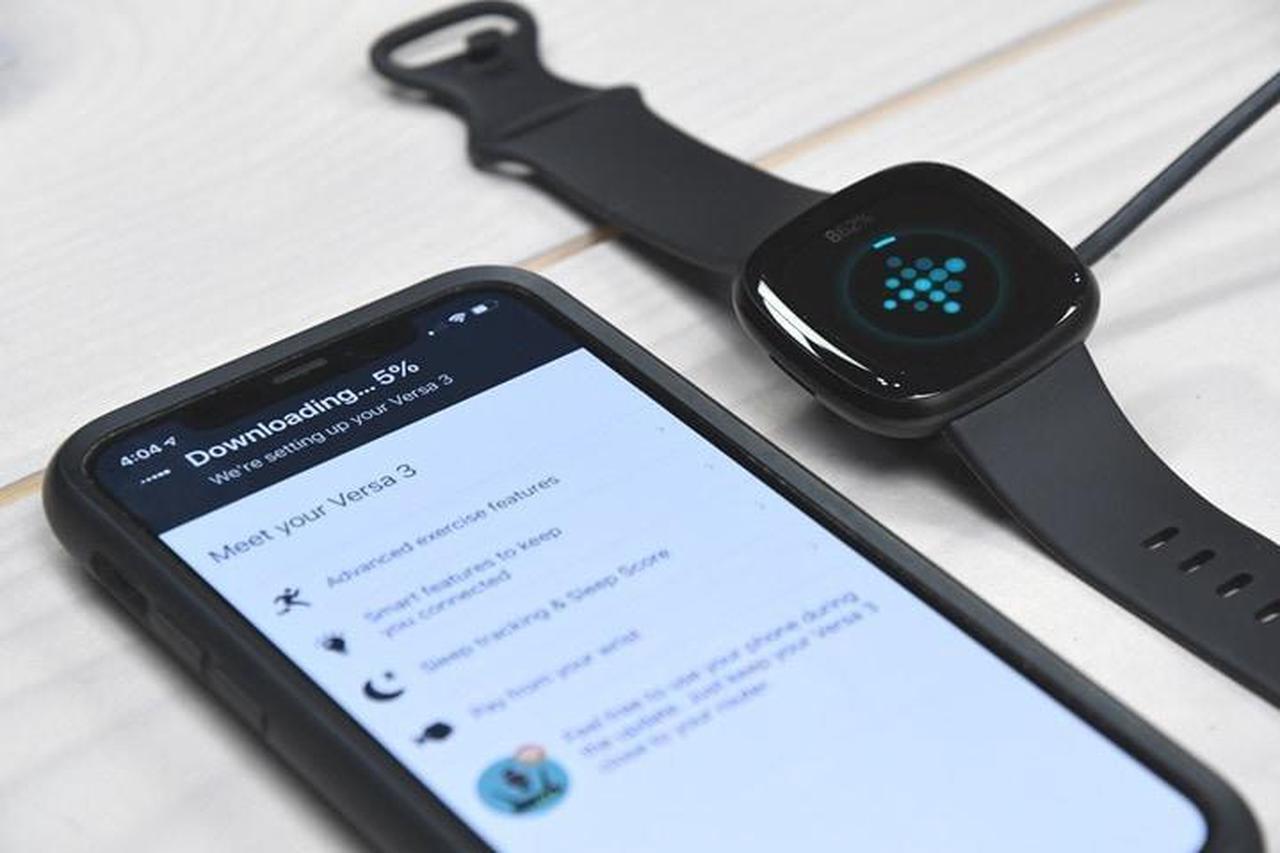 Alt view image 7 of 7 - Fitbit Versa 3 Wifi + Bluetooth Smartwatch - Black/Black Aluminium