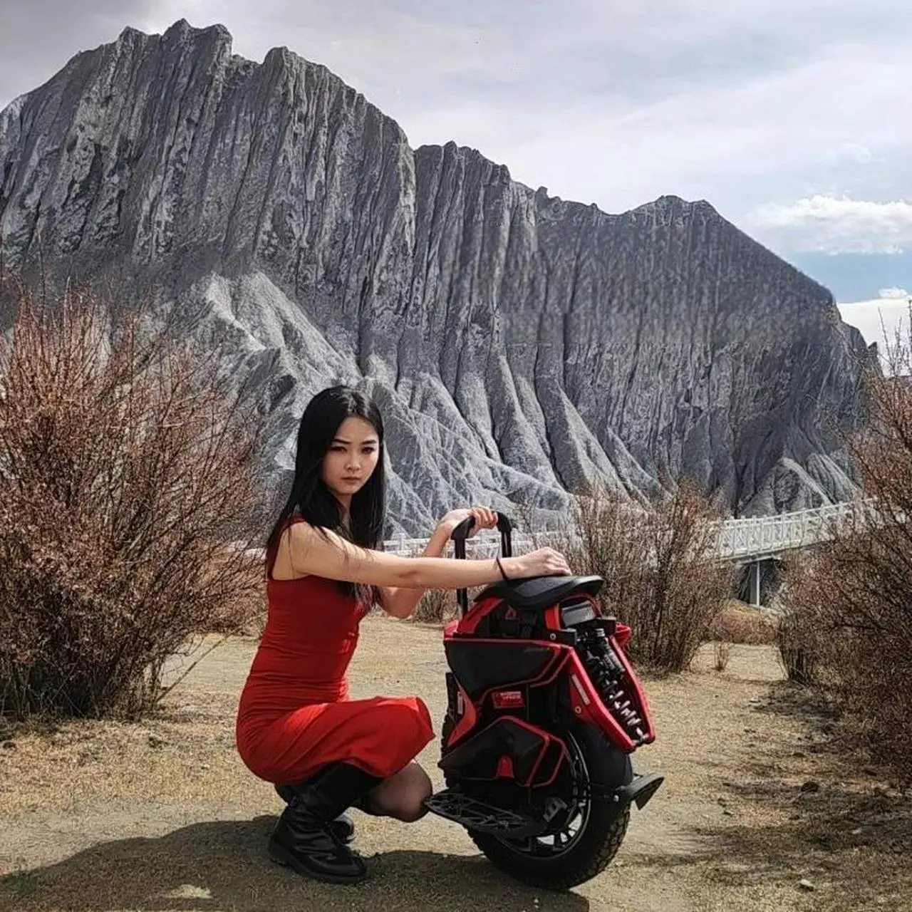 Alt view image 4 of 4 - High-quality Kingsong S22pro electric one-wheeled balance bike adult off-road body oil spring shock absorption bicycle