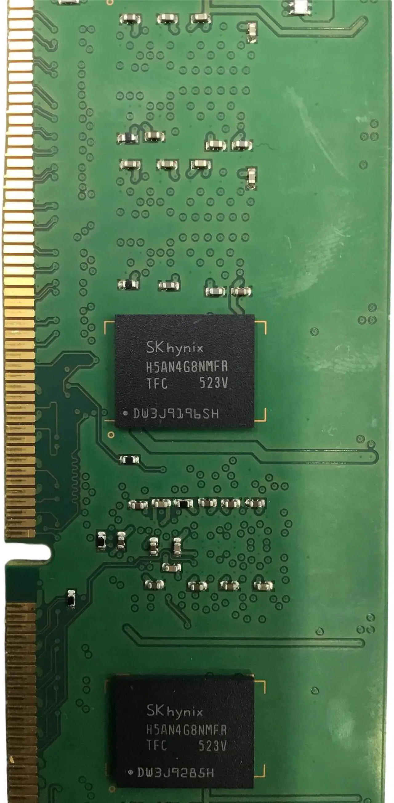 Alt view image 3 of 3 - SK Hynix 4GB Memory Stick HMA451R7MFR8N-TF PC4-2133P-RD0-10
