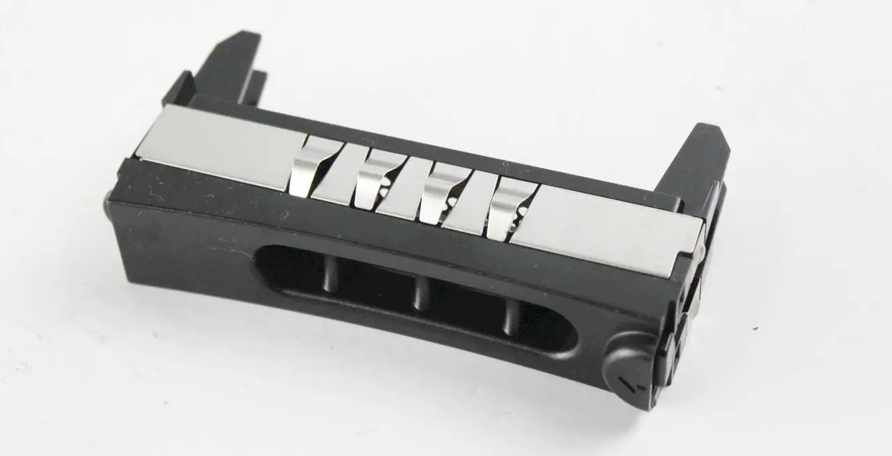 Main image of Dell PowerEdge 1850 1900 1950 2650 2800 2850 2900 2950 2970 R900 PowerVault Server 3.5" Hard Drive Blank Filler G7609