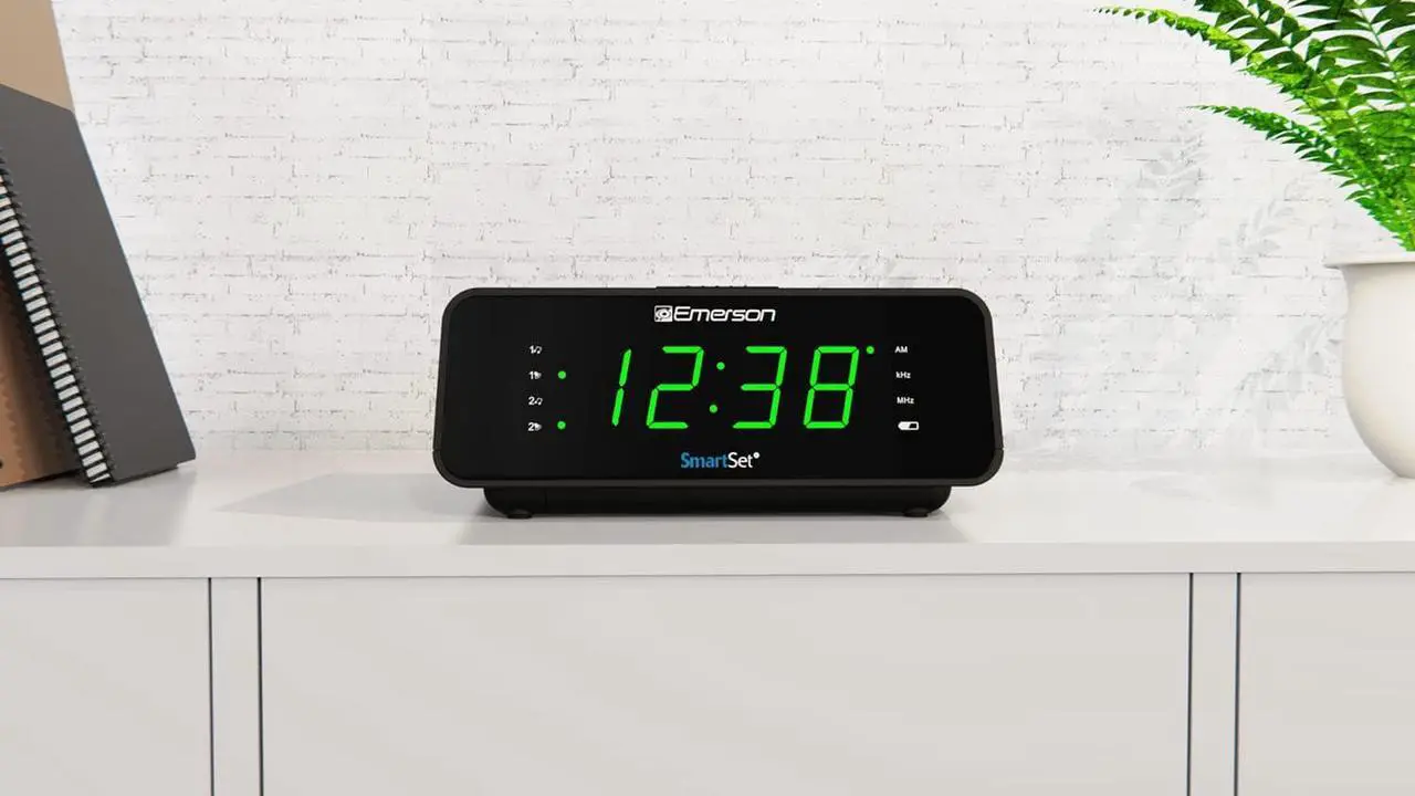 Alt view image 2 of 6 - Emerson SmartSet Dual Alarm Clock Radio with AM/FM Radio, Dimmer, Sleep Timer and .9" LED Display, CKS1900