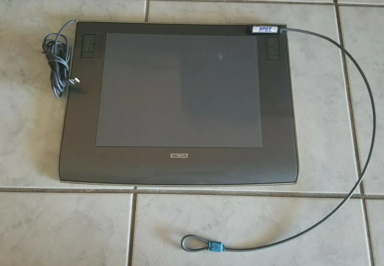 Main image of Lot of 3 Wacom Intuos 3 Large PTZ-930 9x12 Tablet laptop locking cable attached