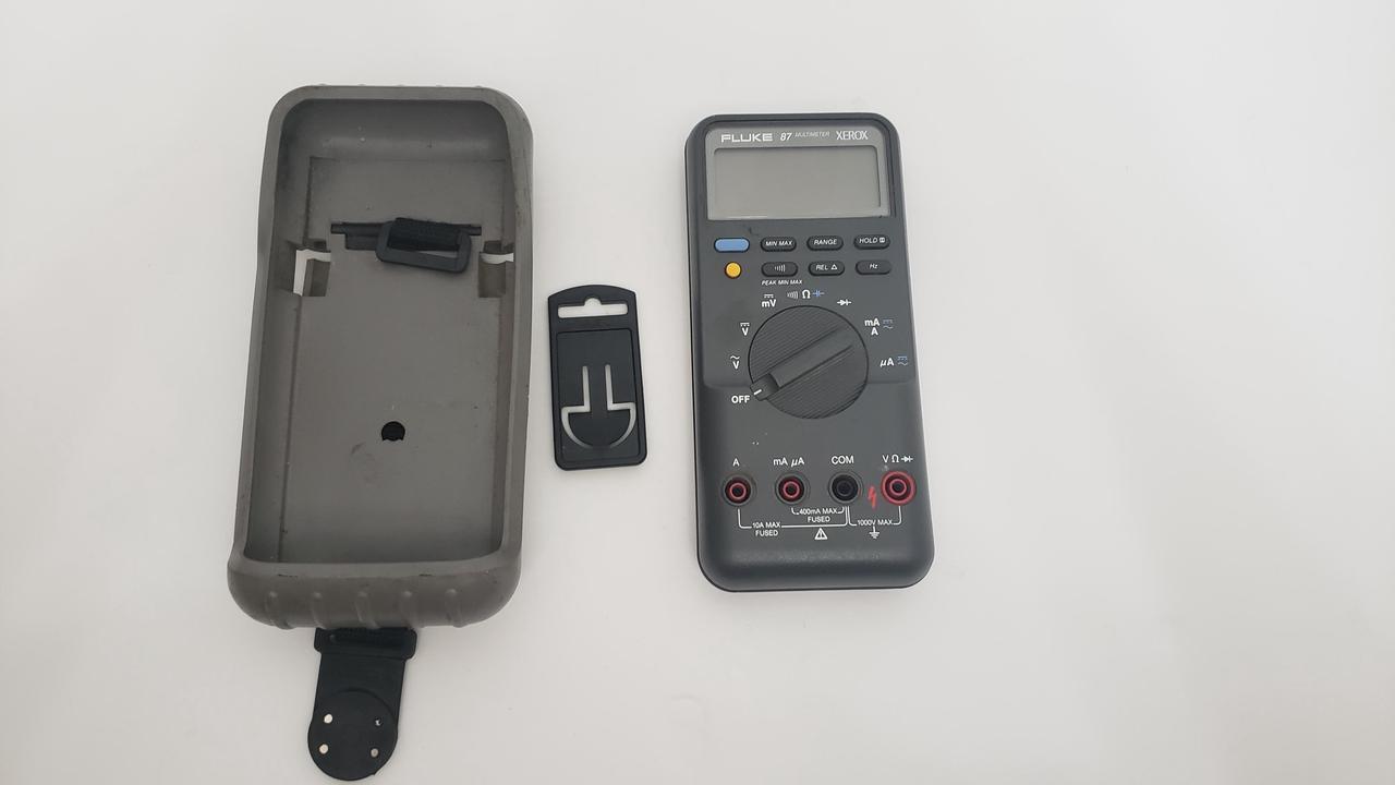 Alt view image 5 of 6 - FLUKE 87 Multimeter Handheld with Case and Many Attachments