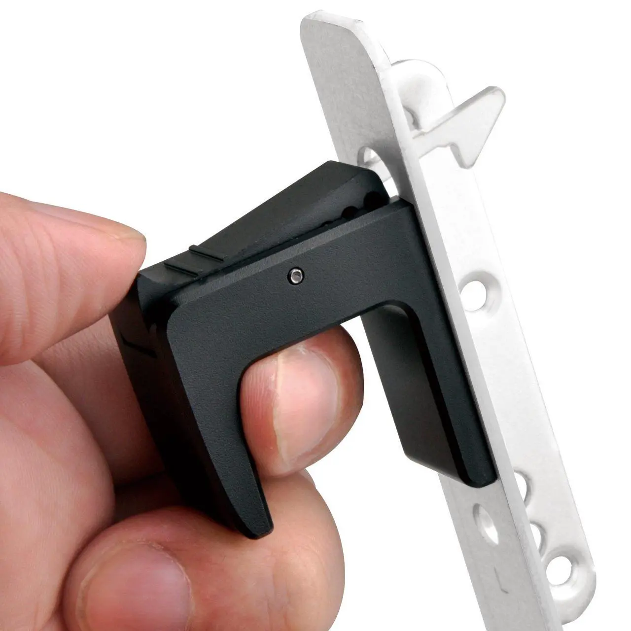 Alt view image 8 of 9 - Auto lock handle for convenient fixation of 2U rackmount to cabinet