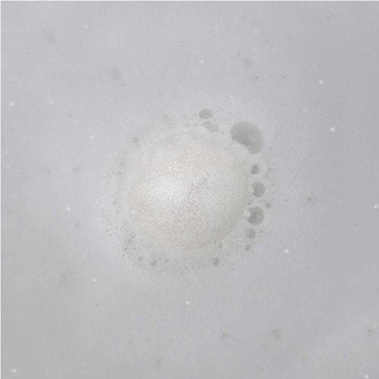 Alt view image 3 of 3 - Gin and Tonic Bath Bombs