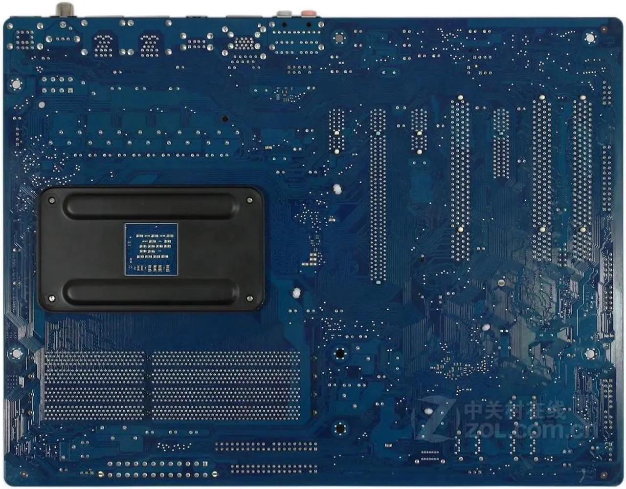 Alt view image 2 of 4 - GIGABYTE GA-870A-UD3 Socket AM3 AMD 870 DDR3 32GB ATX