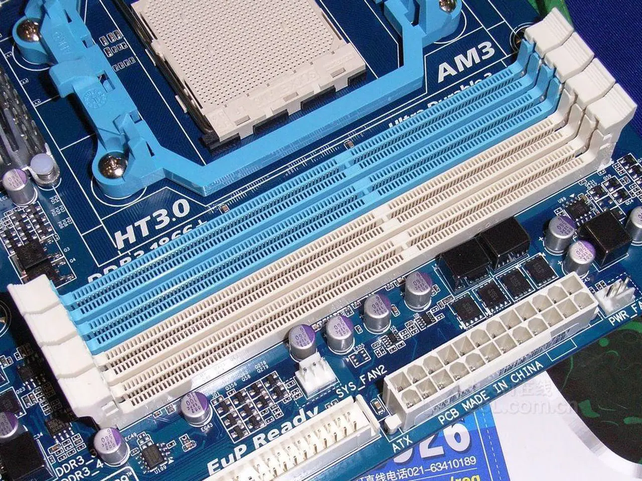 Alt view image 2 of 4 - GIGABYTE GA-890XA-UD3 Socket AM3 AMD 790X DDR3 16GB ATX