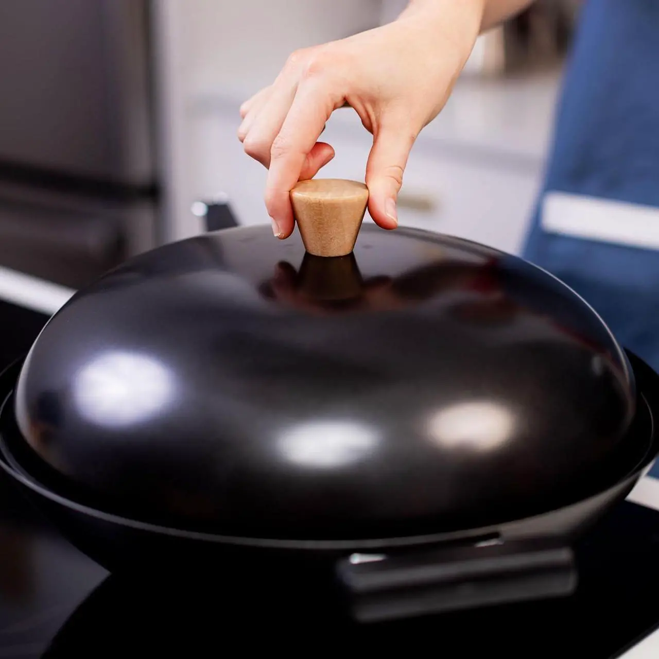 Alt view image 4 of 6 - Joyce Chen 31-0066, 13.5-Inch Nonstick Steel Dome Lid for 14-Inch Wok Black