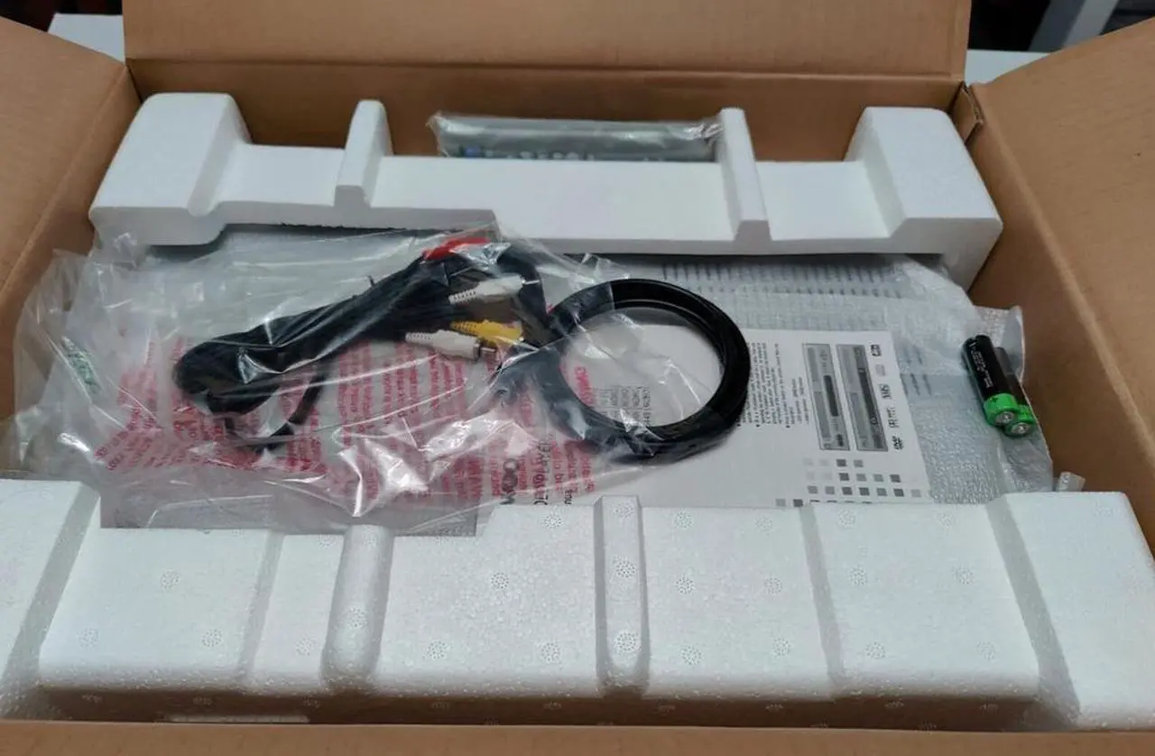 Alt view image 2 of 3 - Daewoo DV6T834b 6 Head DVD VCR Combo Dvd Player Vhs Player HDMI Adapter Included