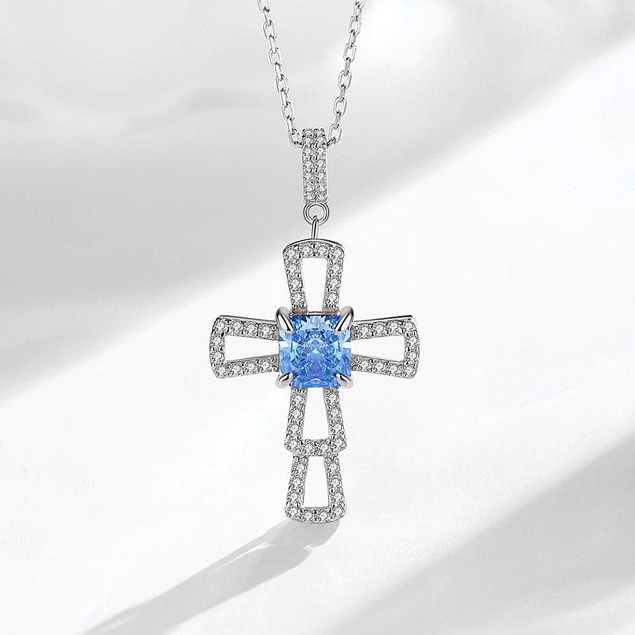 WAHZAUS Original Design Sterling Silver Sweater Chain Elegant Cross High Carbon Diamond Pendant High-Grade Sterling Silver Necklace for Women