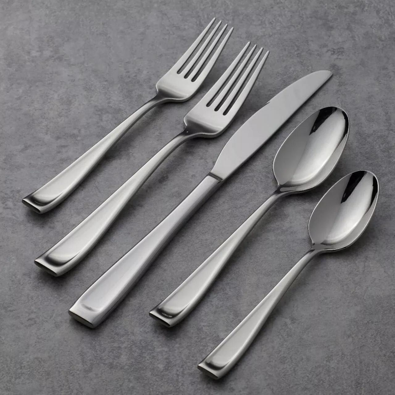 Alt view image 2 of 4 - Oneida Moda Stainless Steel 65-Piece Flatware Set, Service for 12, Silver