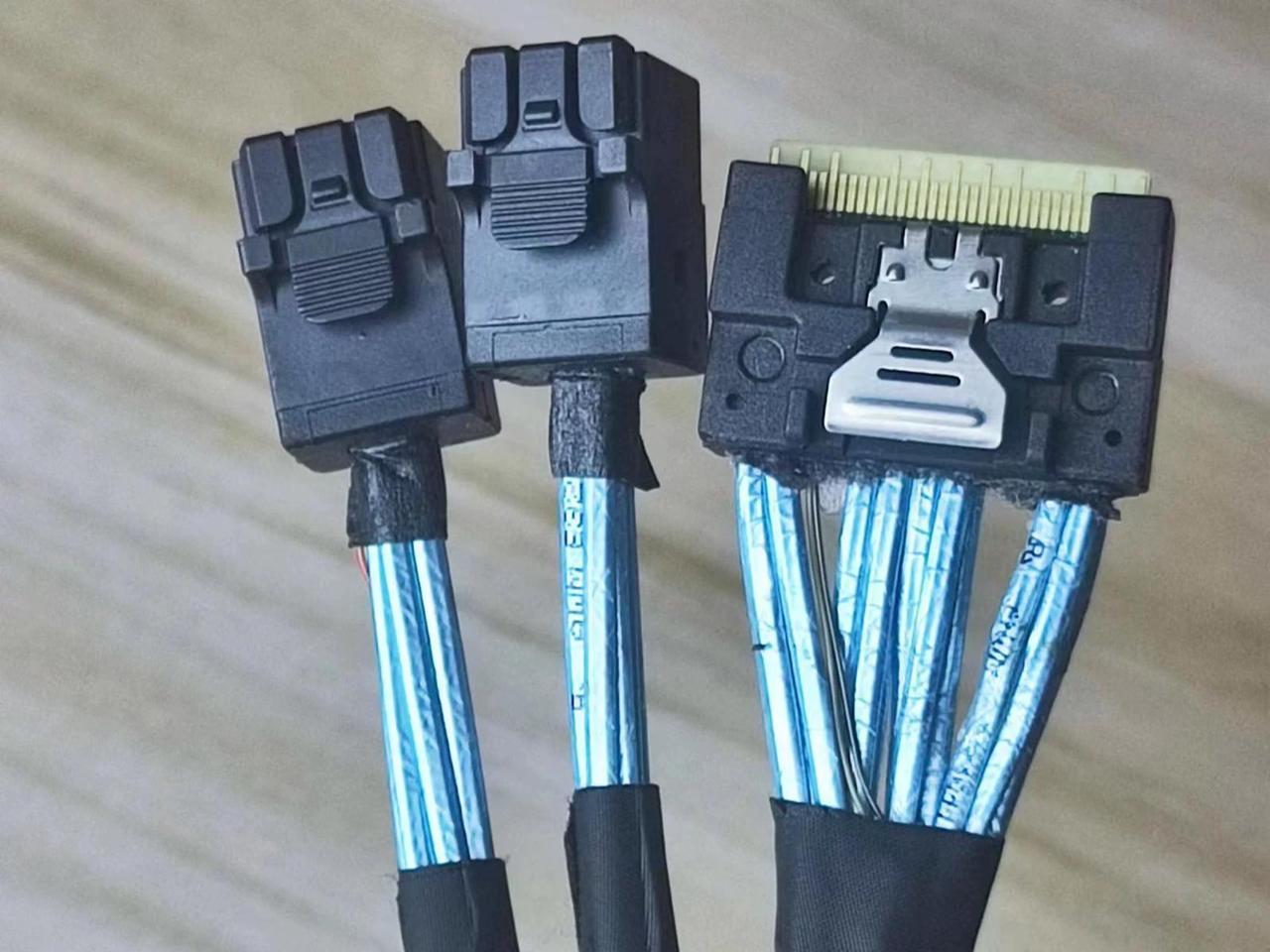 Slim SAS4.0 SFF-8654 8X to 2 * mini SAS HD SFF-8643 connection data cable 70cm