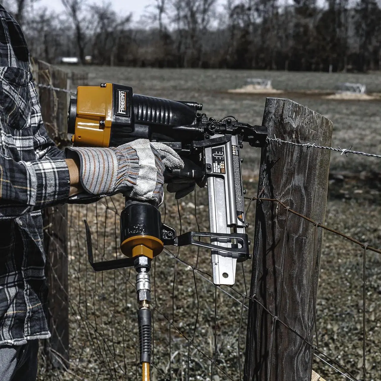Alt view image 6 of 7 - PFS9 Pneumatic 9-Gauge 2" Fencing Stapler with T-Handle, Adjustable Metal Belt Hook, and Case