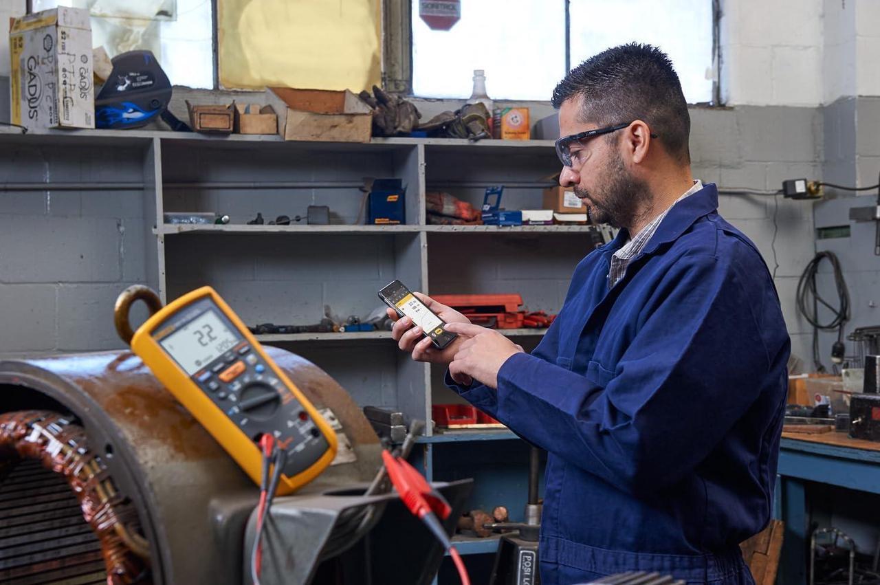 Alt view image 5 of 7 - Fluke 1587/I400 FC 2-In-1 Insulation Multimeter With Clamp