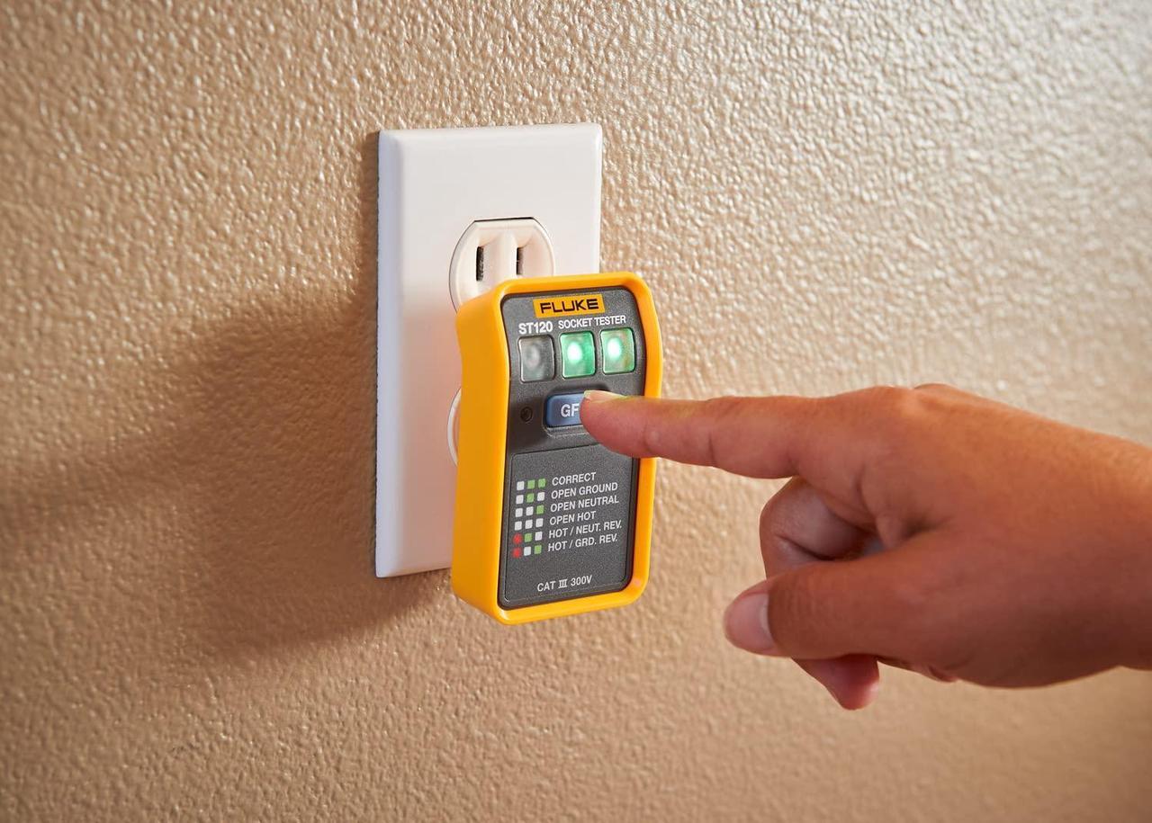 Alt view image 6 of 6 - Fluke ST120 GFCI Socket Tester Without Beeper