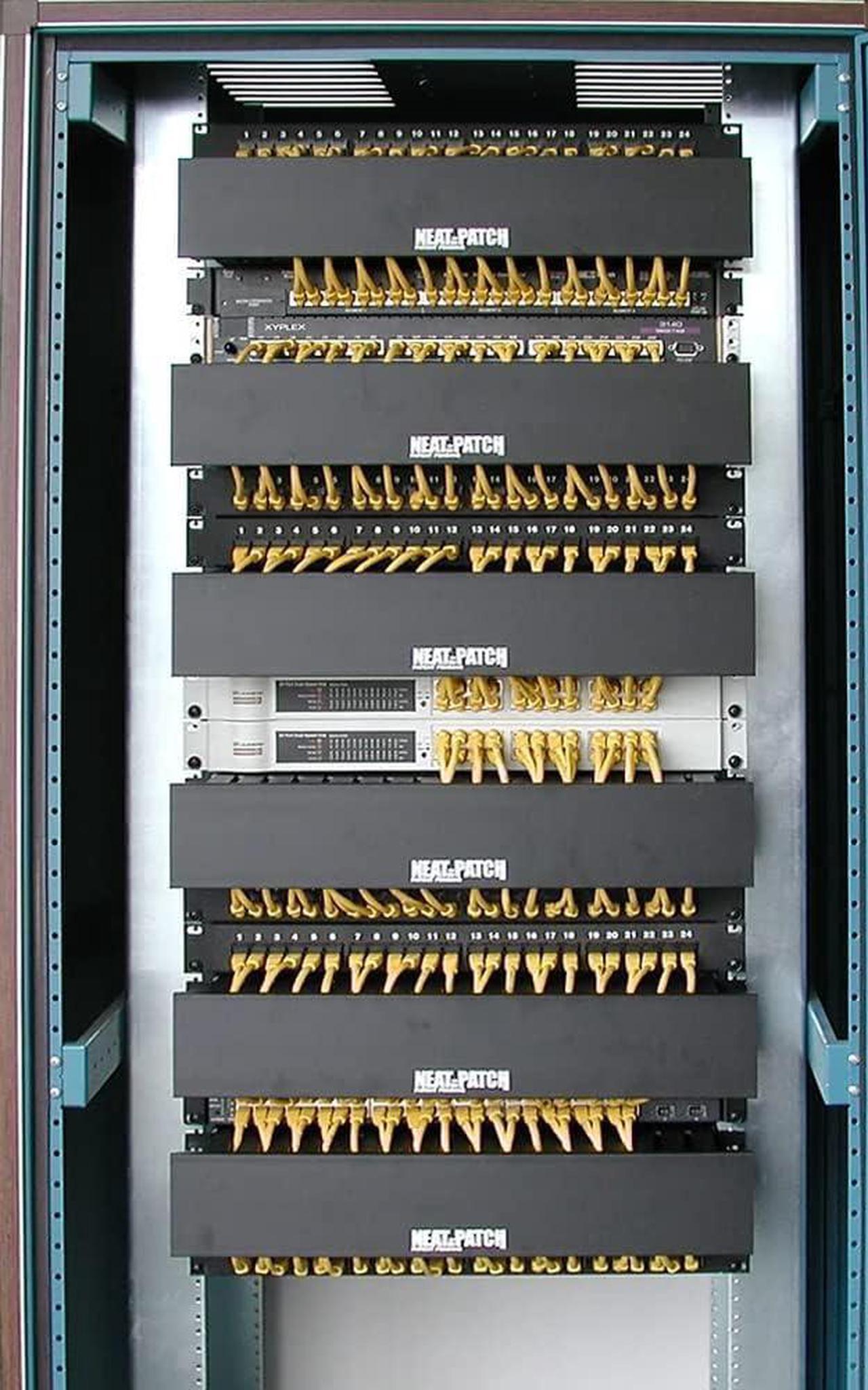 Alt view image 2 of 2 - Neat Patch 2U Cable Management Unit