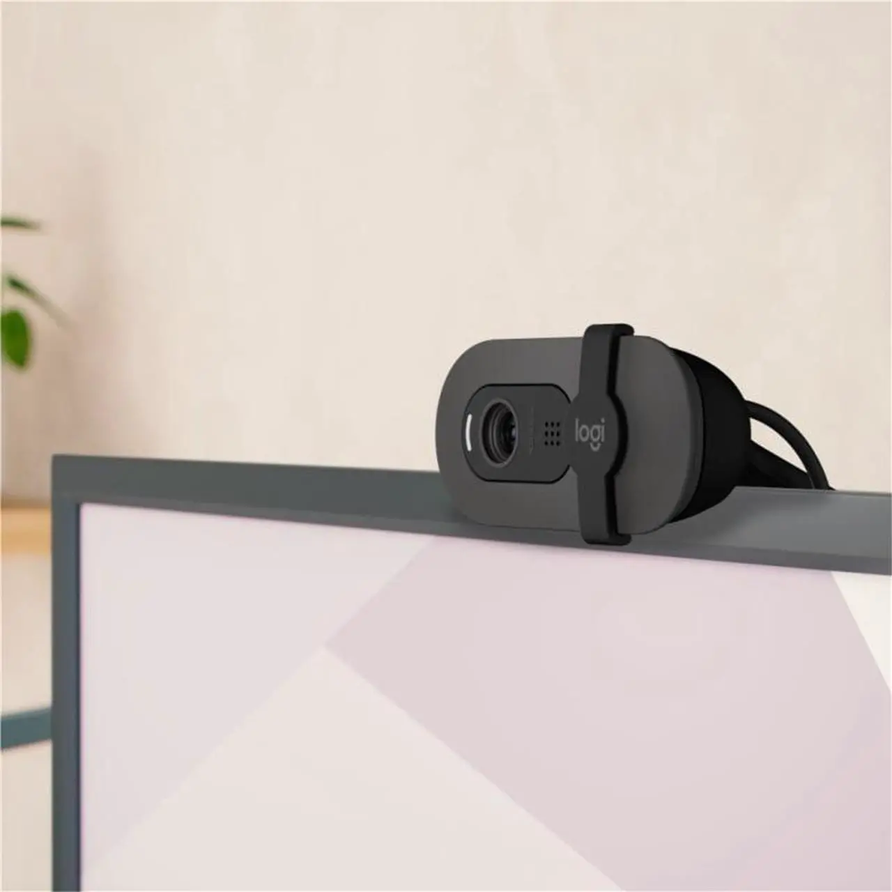 Alt view image 7 of 7 - Logitech BRIO 90 Wired HD Webcam, 60 fps/1080p Live Streaming Camera with Auto Light Balancing, Integrated Privacy Lens Cap, Built-in Microphone, for Windows /macOS /ChromeOS, 2MP, Black