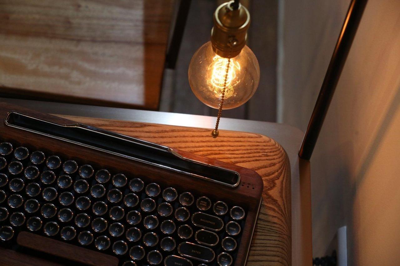 Alt view image 4 of 5 - PENNA Bluetooth Keyboard with Black Chrome Keycap(US language) (Switch-Cherry Mx Brown, Special Wood)