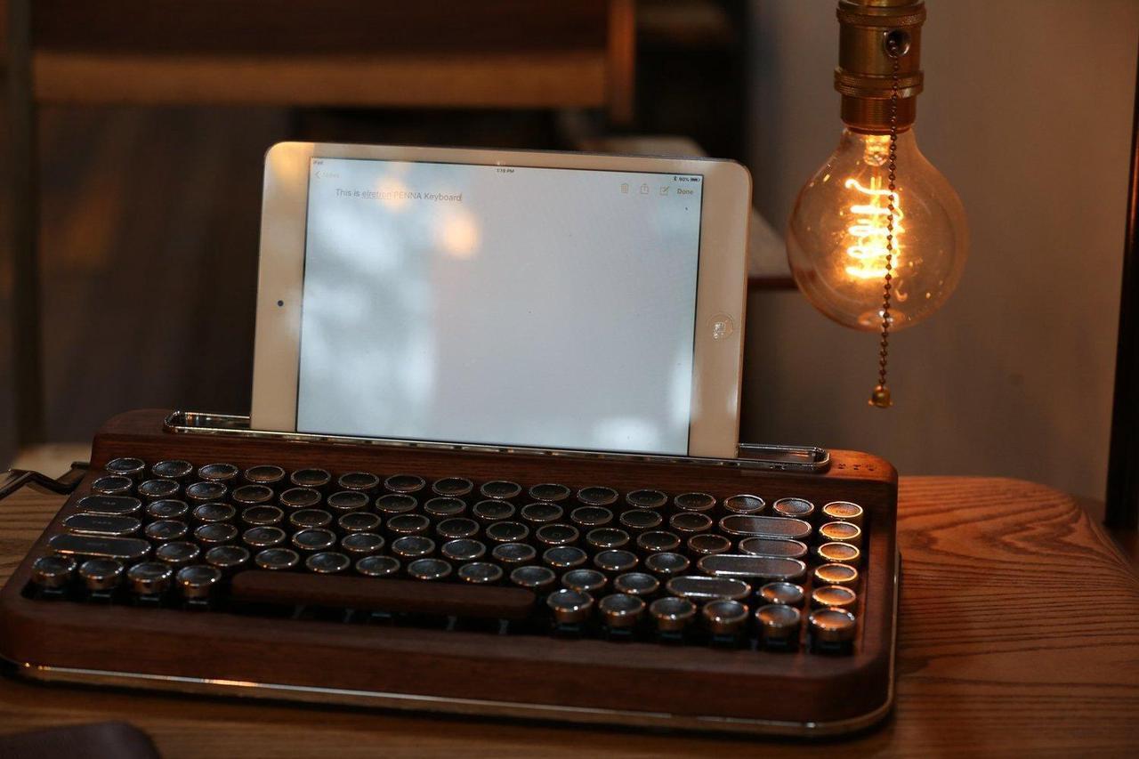Alt view image 5 of 5 - PENNA Bluetooth Keyboard with Black Chrome Keycap(US language) (Switch-Cherry Mx Brown, Special Wood)