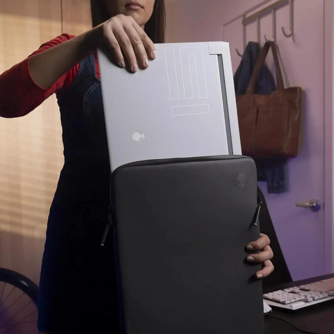 Alt view image 7 of 7 - Dell Alienware Horizon Sleeve, Impact resistant, Anti-scratch Lining, Black AW1523V
