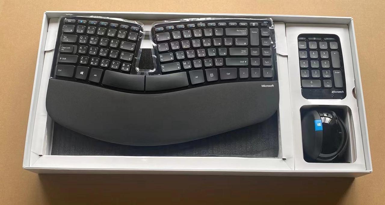 Main image of Microsoft Sculpt Ergonomic Wireless Desktop Keyboard and Mouse - Black (CN version with Chinese and English characters)