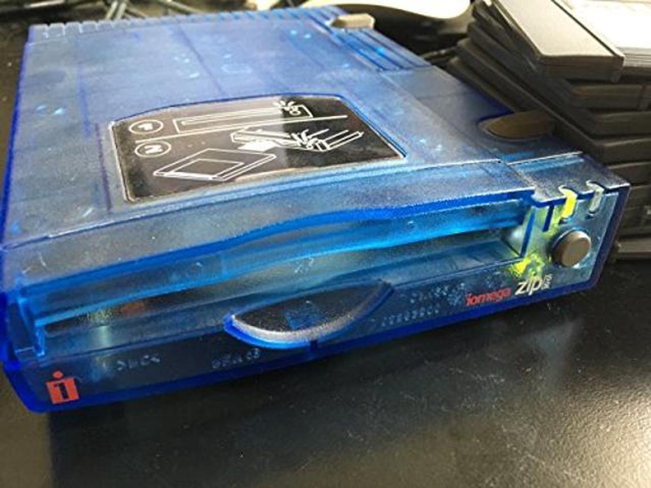 Main image of Iomega Zip 100 Portable USB Drive (PC/Mac)