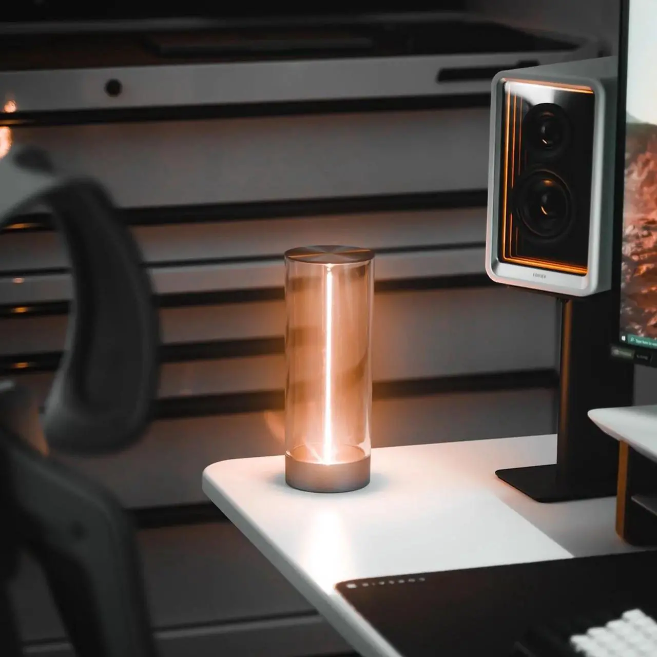Auge Light Cordless LED Desk Lamp