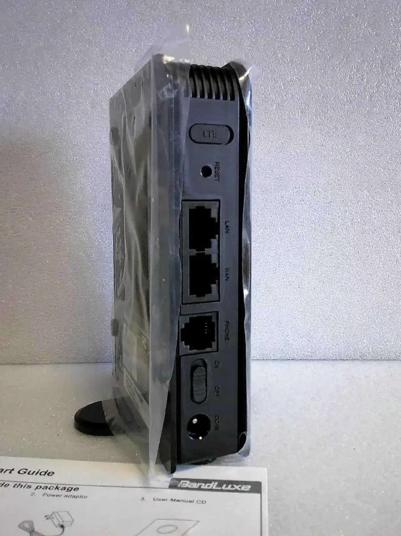 Alt view image 3 of 4 - BandLuxe R529 LTE / EVDO WLAN VoIP 802.11n Router