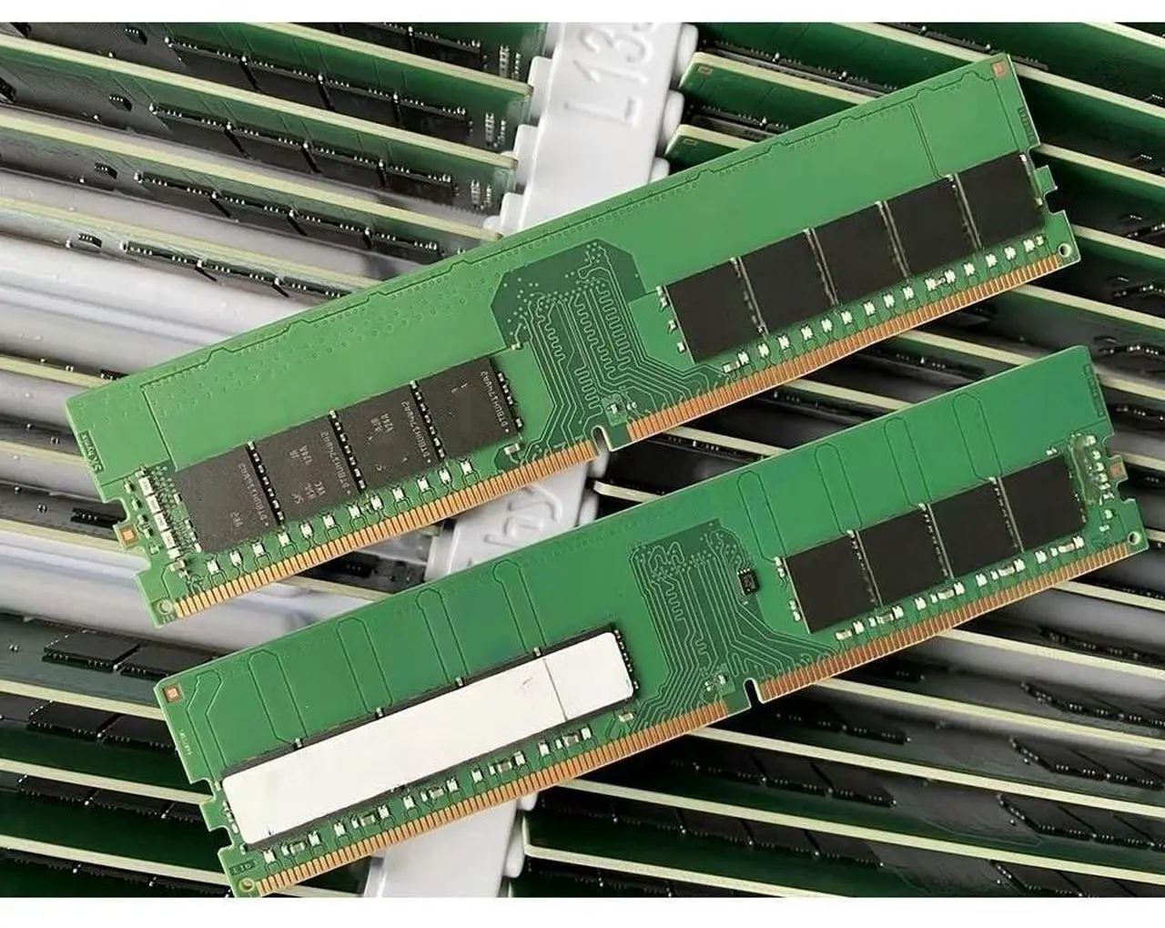 Main image of FOR 1PC E Gen10 Plus 32G 32GB DDR4 2Rx8 2666 ECC Server Memory