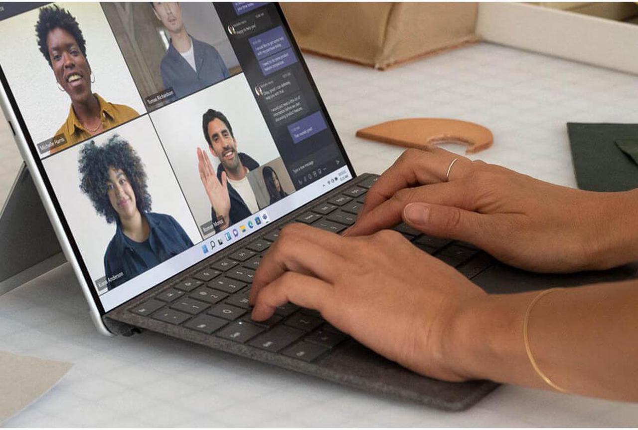 Alt view image 3 of 13 - Microsoft 8XA-00001 Surface Pro Signature Keyboard Black