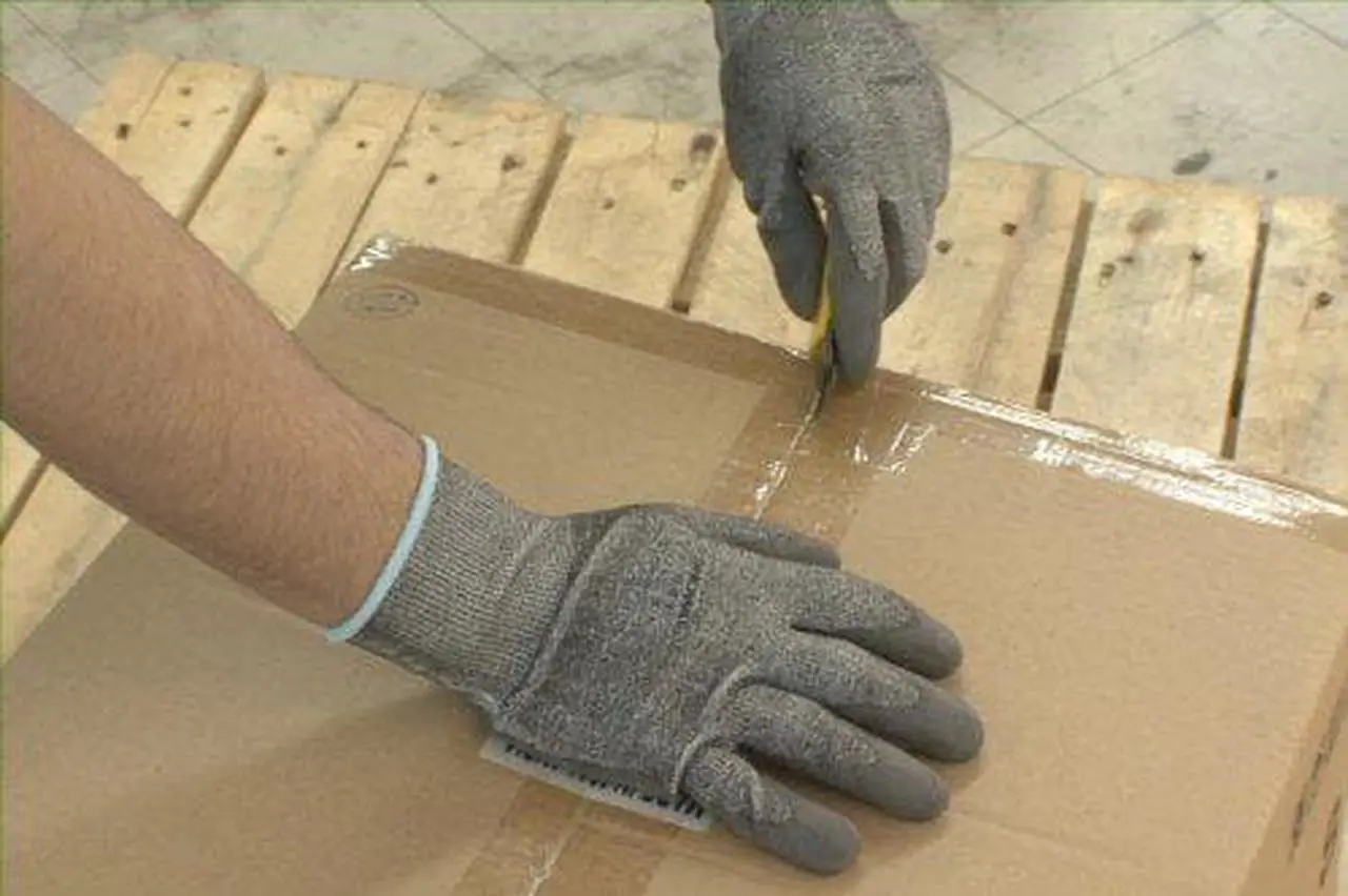 Alt view image 3 of 4 - SHOWA 541 Polyurethane Palm Coated Glove with HPPE Liner, X-Large - Pack of 12