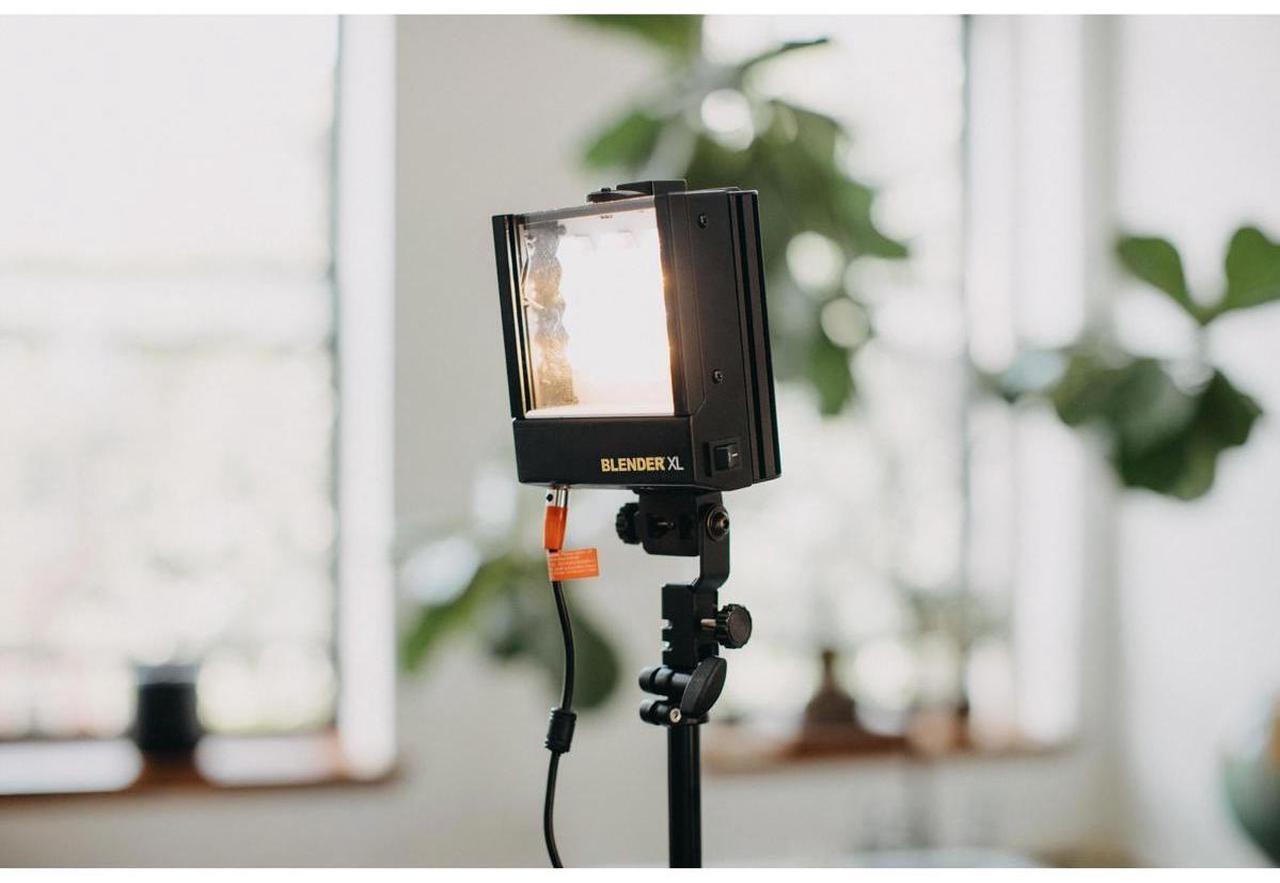 Alt view image 4 of 5 - Lowel Blender XL Bi-Color LED Location Light #BLENDERXL