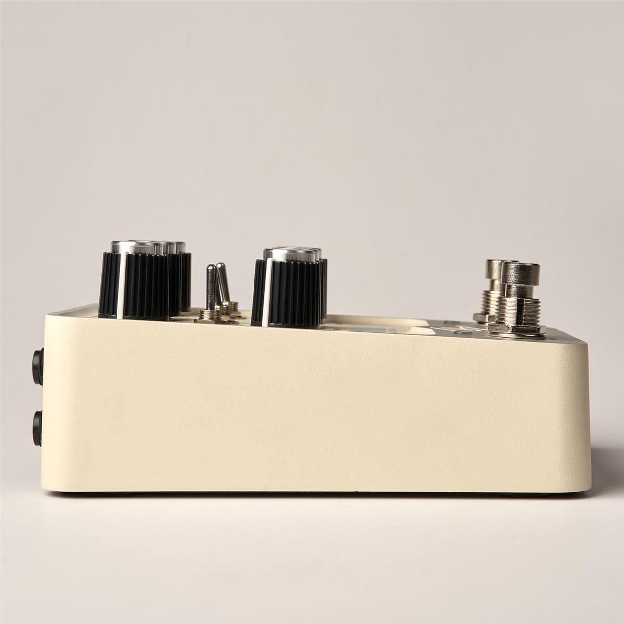 Alt view image 11 of 13 - Universal Audio UAFX Astra Modulation Machine Pedal