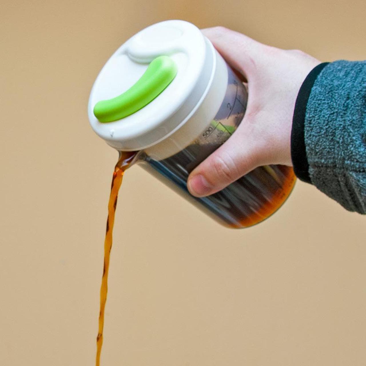 Alt view image 5 of 6 - MainStays Ratchet Style Multi Mixer Vinaigrettes Marinades Measuring Cup Trigger