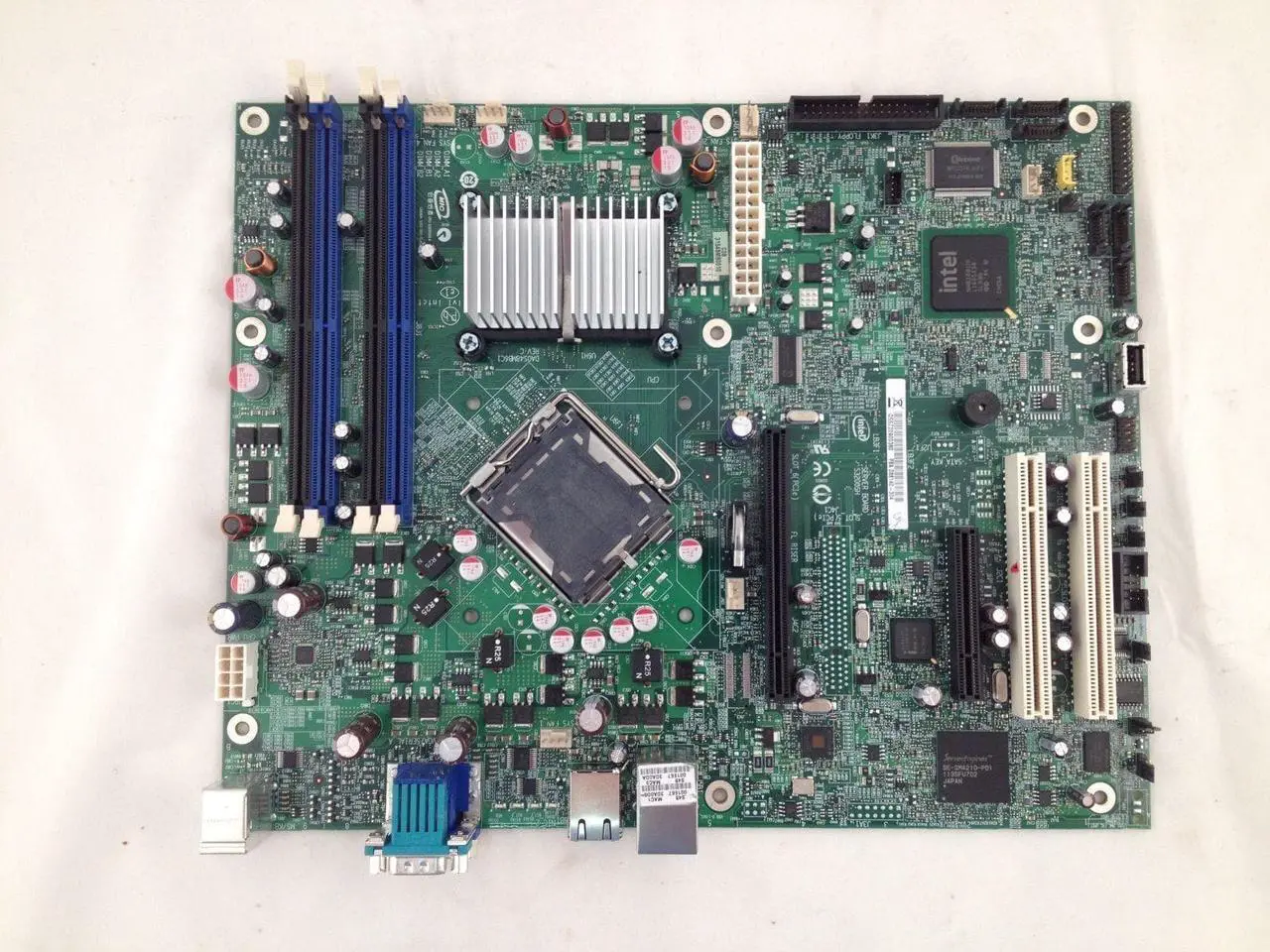 Alt view image 3 of 9 - INTEL S3200Sh Ssi Teb Entry Server Board  Socket 775  1333Mhz Fsb  8Gb (Max) Ddr2 Sdram Support