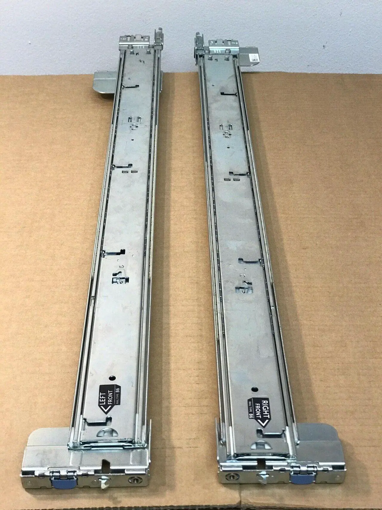 Main image of Dell Sliding Rail Kit Rails B6 R520 R530 R540 R540xd R720 R720xd R730 R730xd II