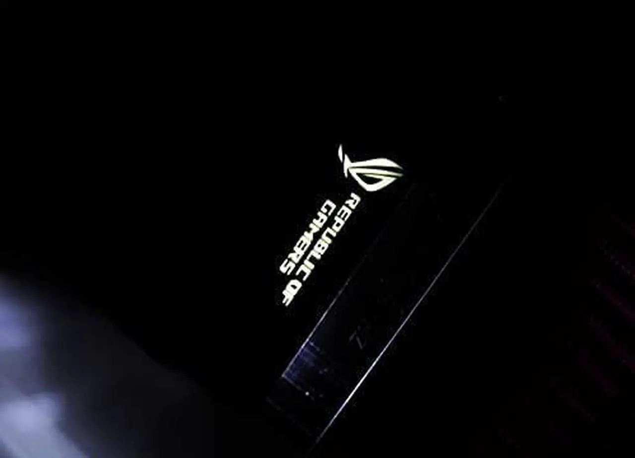 Alt view image 2 of 5 - Savant PCs R O G - RGB ATX Power Supply 24Pin 90 Degree Connector Adapter, Black