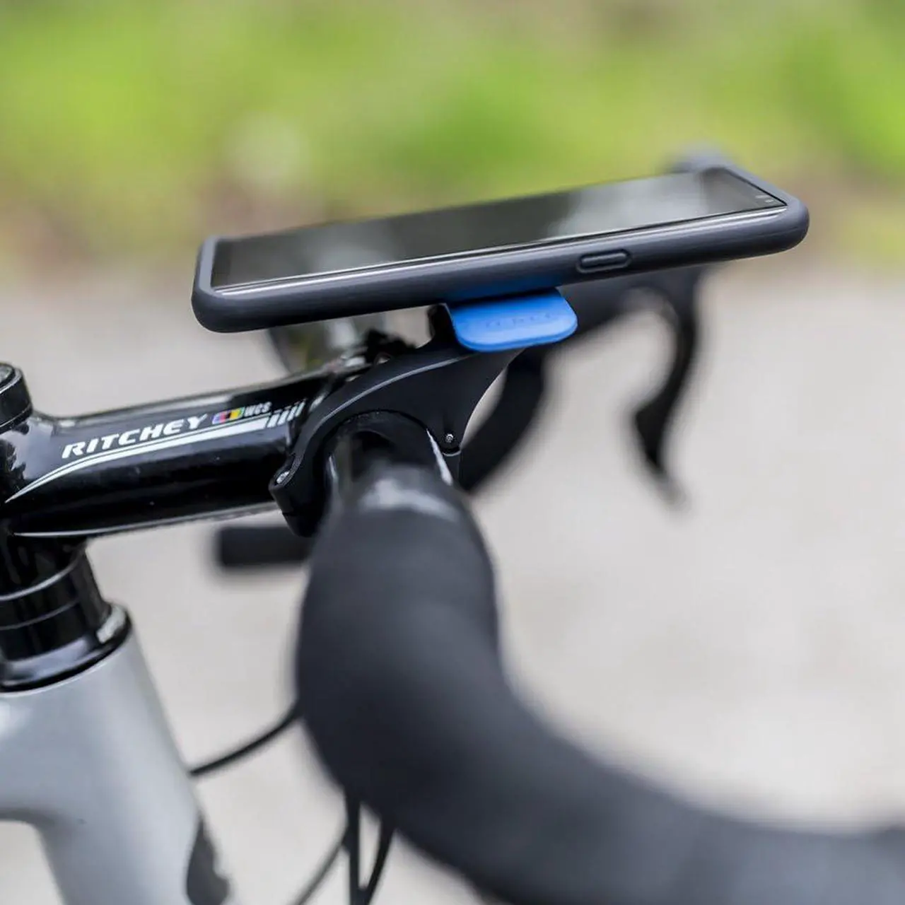 Alt view image 4 of 7 - Lock Out Front Bike Mount Kit for iPhone 11