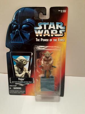 Star Wars Power of the Force Red Card Yoda with Jedi Trainer Backpack and Gimer Stick Action Figure.