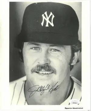 Jim Catfish Hunter signed Rare Vintage Sports Illustrated B&W 8x10 Photo Imperfections- JSA #EE41559 (New York Yankees)