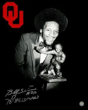 Billy Sims signed Oklahoma Sooners 8x10 Photo #20 78 Heisman w/ Trophy- AWM Hologram
