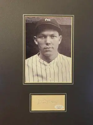 Bill Dickey signed 3x5 Cut Sig- JSA #RR76709- w/ New York Yankees B&W 5x7 Photo Matted 11x14