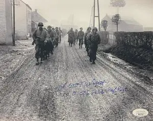 William/Bill Wingett signed WWII Vintage B&W 8x10 Photo- JSA #SS17716- Band of Brothers/506 Easy Co