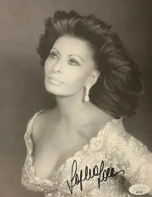 Sophia Loren signed 7.5X9.5 Photo- JSA #SS50187 (Hollywood Film Legend)