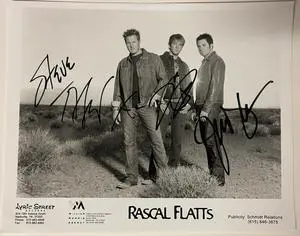 Rascal Flatts Band signed Lyric St Records  B&W 8x10 Photo To Steve 3 sigs – COA Gary LeVox/Jay DeMarcus/Joe Don Rooney