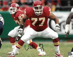 Willie Roaf signed Kansas City Chiefs 8x10 Photo #77- AWM Hologram