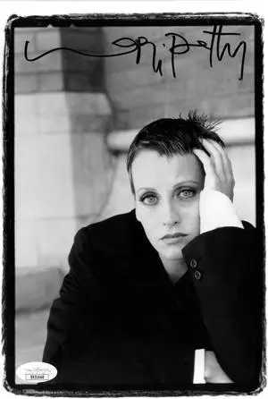 Lori Petty signed B&W 8x10 Photo- JSA #SS51640 (A League of Their Own/Point Break/Orange is the New Black)