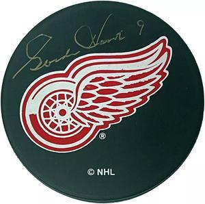 Gordie Howe signed Detroit Red Wings Old Logo NHL Hockey Puck #9 w/ Case- Beckett Review