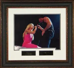 Athlon CTBL-018738 Faith Hill Unsigned Photo Engraved Signature Series Leather Framed with Mcgraw - Movie & Entertainment - 11 x 14
