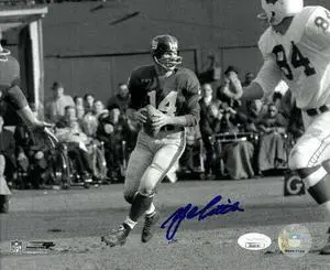 Y.A. Tittle signed New York Giants Passing 8X10 B&W Photo- JSA Hologram
